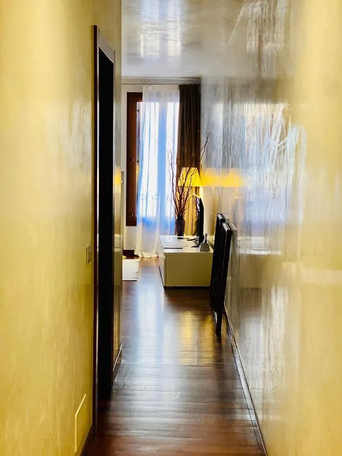 Suite300 By Palazzina300 Treviso 0*,  Italy